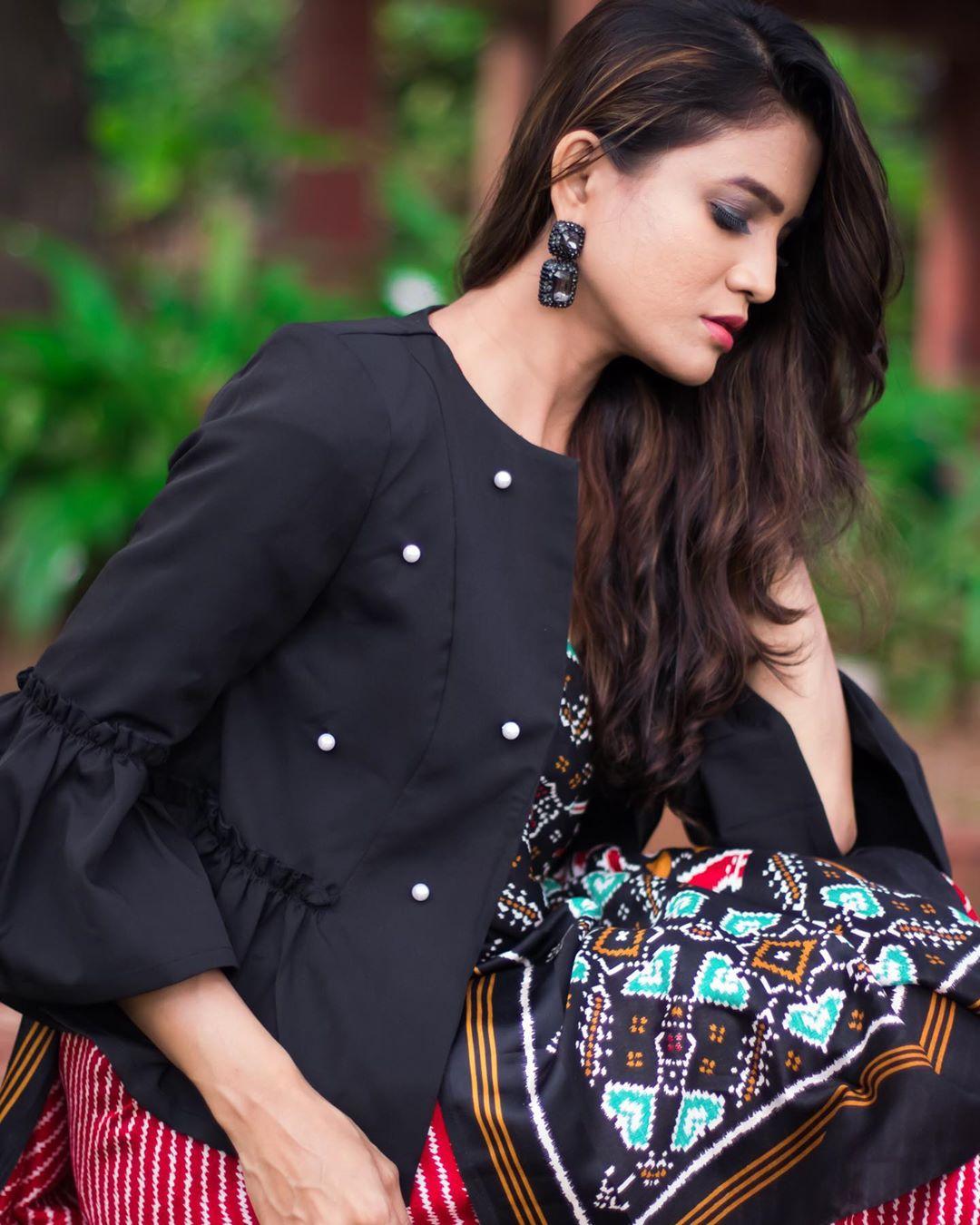 Saree with Jacket - Bollywood Divas' Latest Saree Trend!