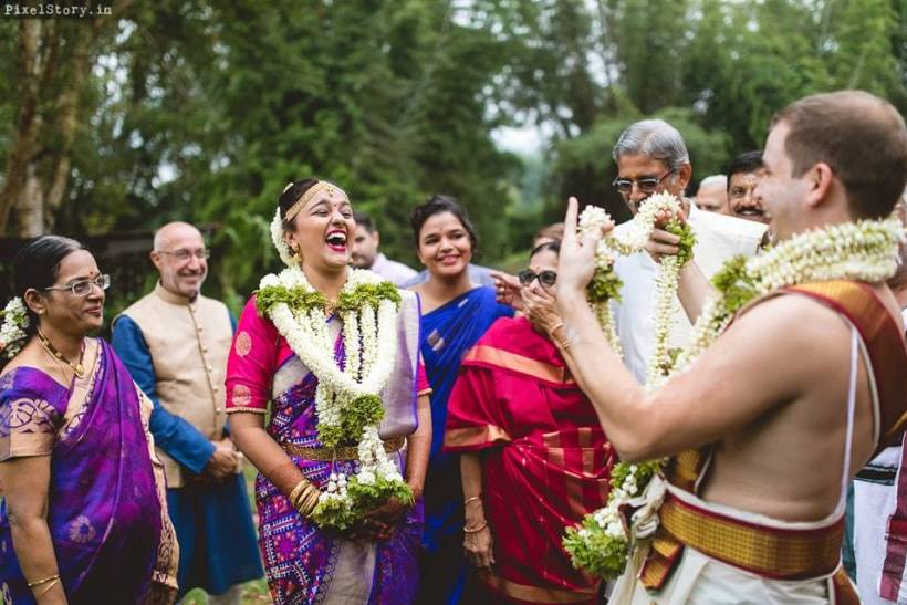 What is Candid Photography: a Guide to Answer All Your Questions