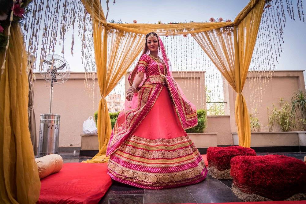 Indian Brides Say 'Yes' to Lehengas Near and Far (Very Far) - The New York  Times