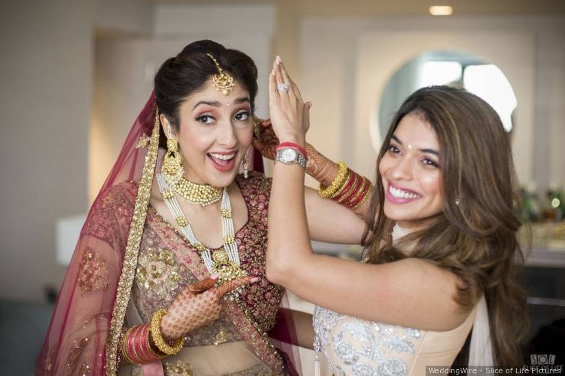 Hindu Bride Posing Her Friends On Stock Photo 1155129013 | Shutterstock