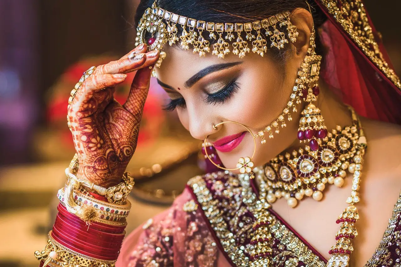 Red stone round shape bridal necklace – Ricco India