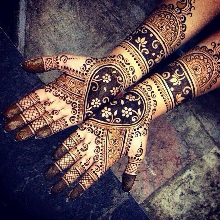 Pakistani & Indian bride wedding making a heart shape her hand style and  beautiful Mehndi design Stock Photo - Alamy