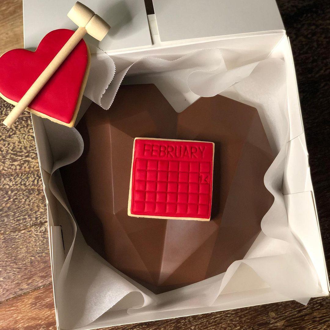 Red Paper Chocolate Gift Hamper, For Gifting