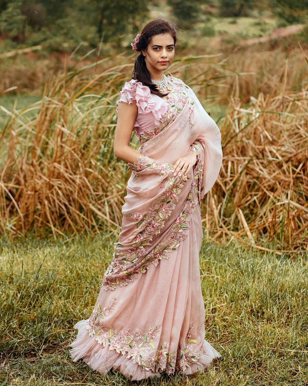 HOW TO STYLE ORGANZA SAREE FOR A SUMMER WEDDING – Singhania's