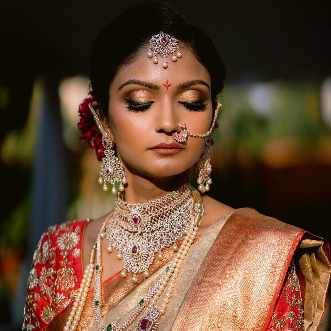 Bridal Bindi, A Small Yet Most Significant Ornament Completing A Bride's  Look | Weddingplz