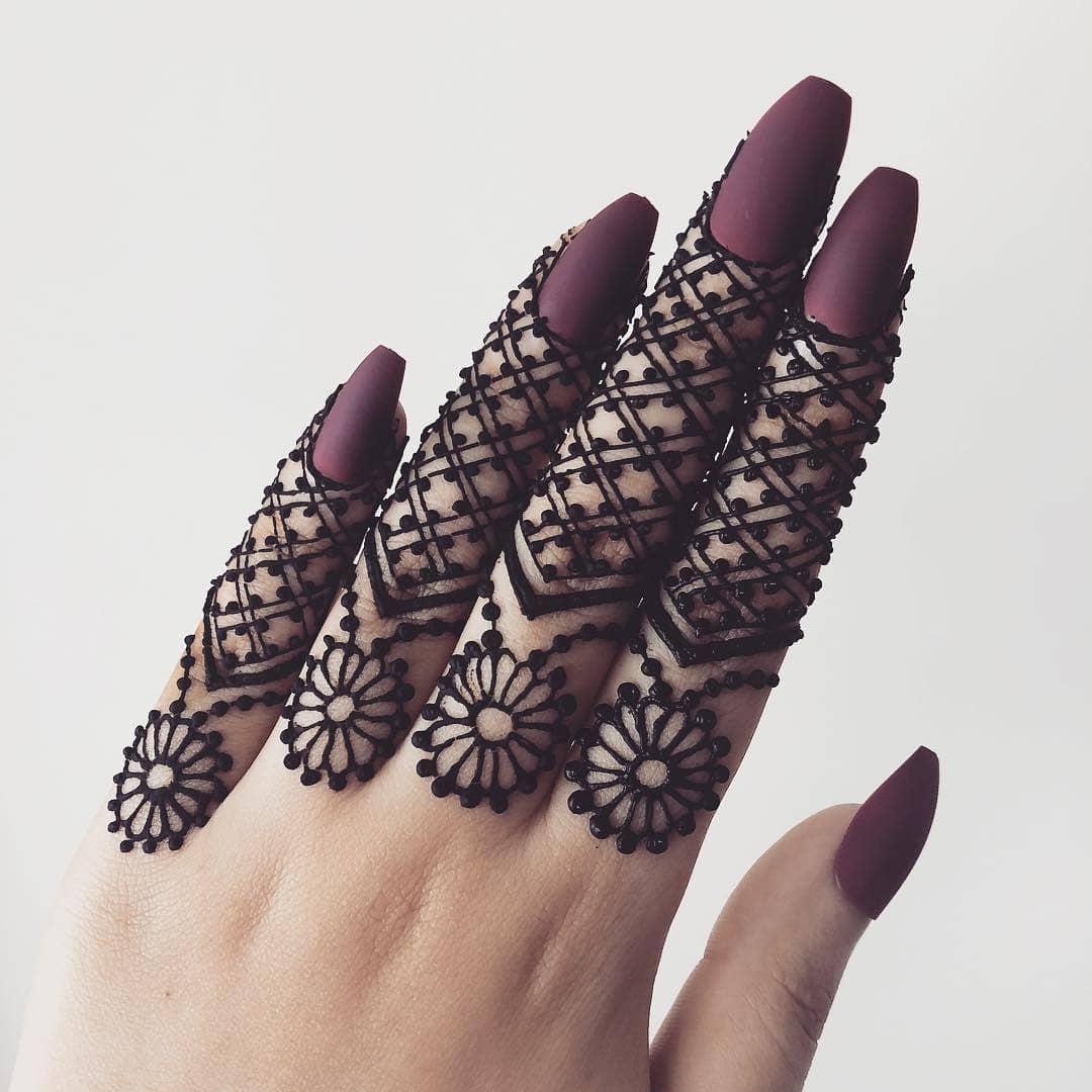 1,191 Likes, 7 Comments - White Henna & Red Henna (@hennabelle) on  Instagram: “Back… | Latest finger mehndi designs, Mehndi designs for  fingers, Mehndi designs feet
