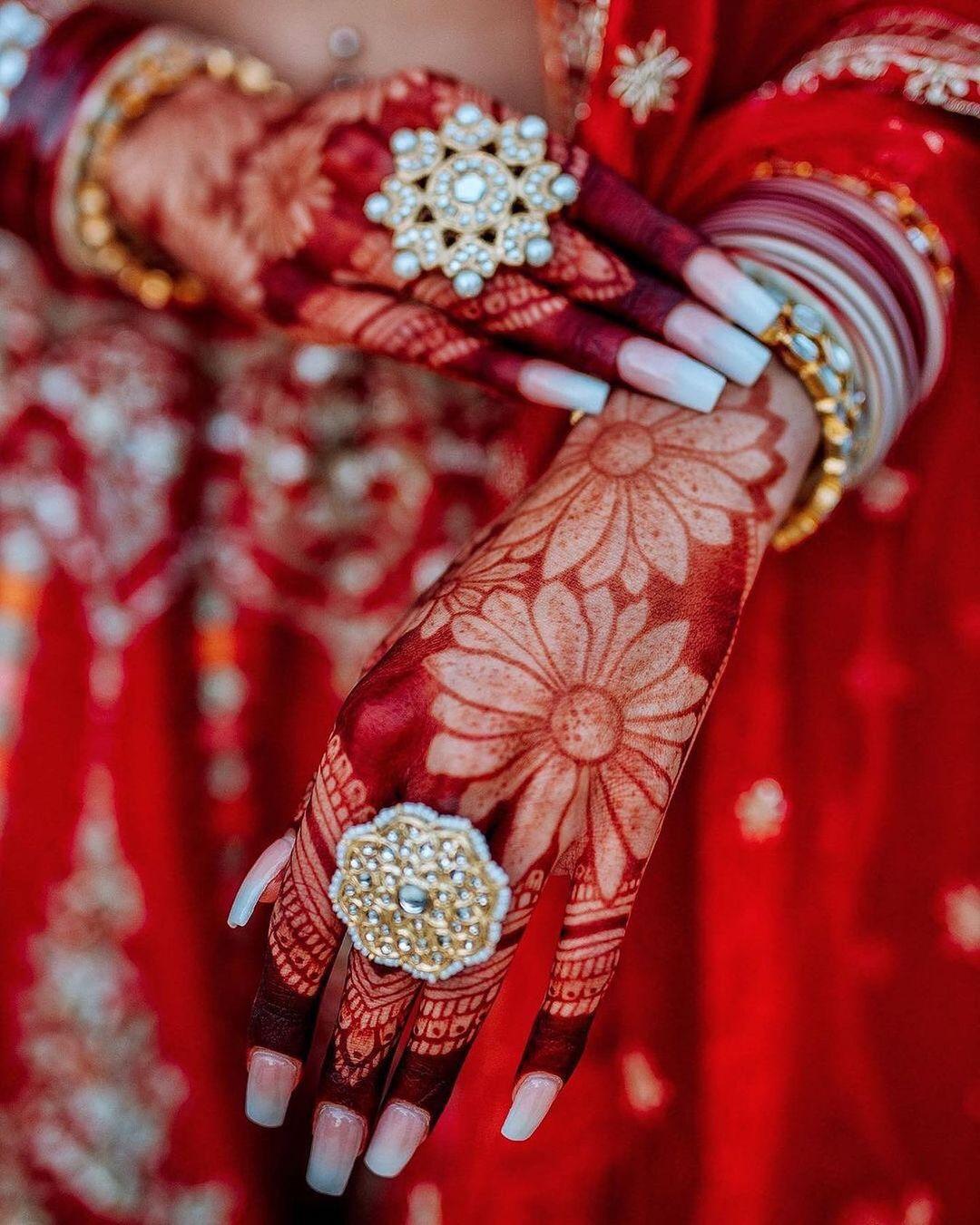 Trending Finger Mehndi Designs For The Bride And Her Bridesmaids