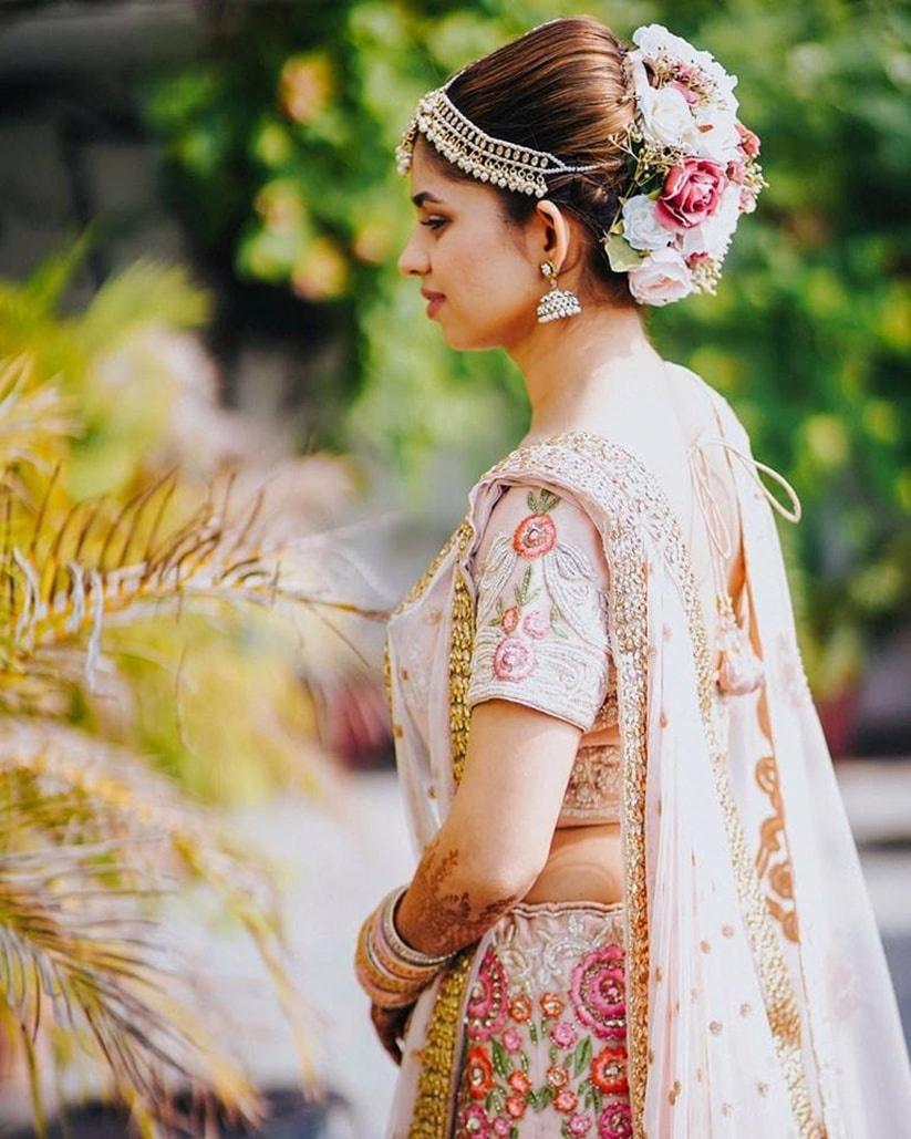 23 Best Hairstyles To Try With Kurti Dresses - Latest and Trending - Pyaari  Weddings