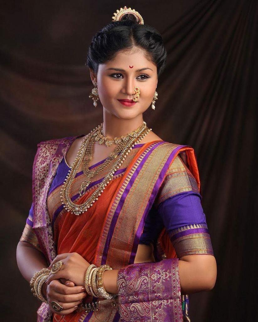 Hairstyle Ideas to Compliment Nauvari Saree for the D-Day