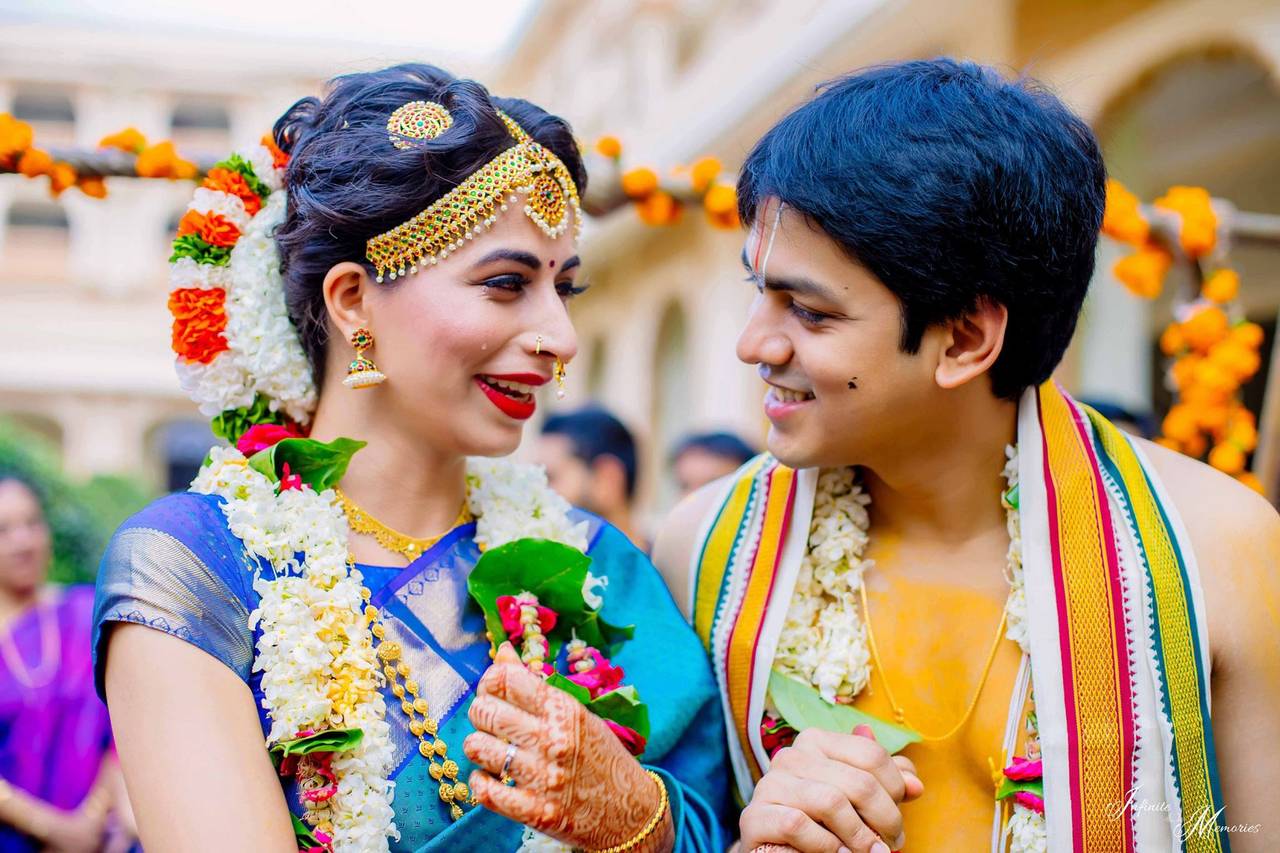 Marathi Bride Kshitija Tied the Knot with her Best Friend in a Traditional Maharashtrian  Wedding that was as Beautiful as it Could Get!