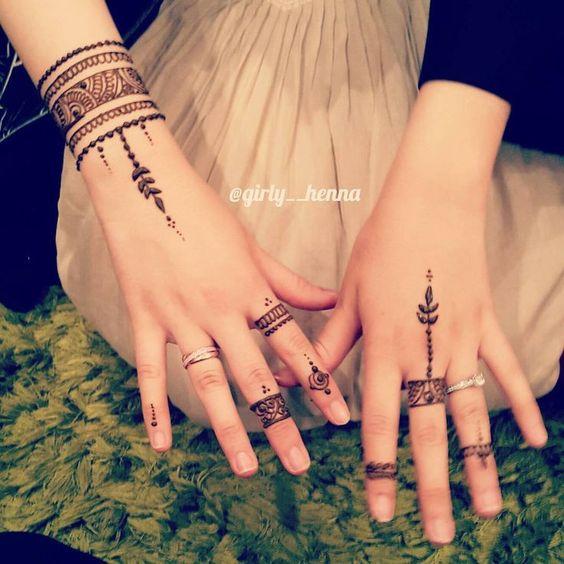 Go Simple At Your Engagement With These Finger Mehndi Designs