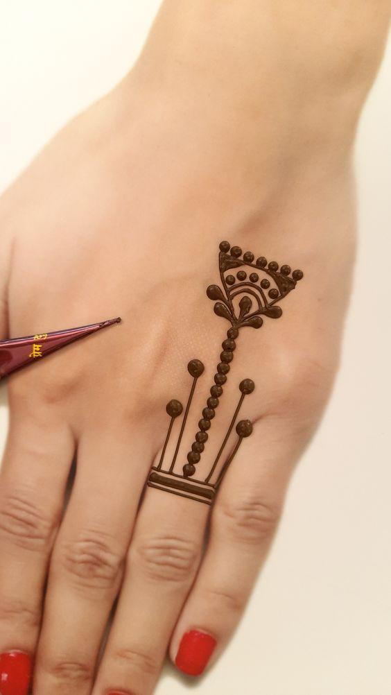 The Palm of a Girl with Mehandi Design Stock Image - Image of feminine,  fingers: 169263401