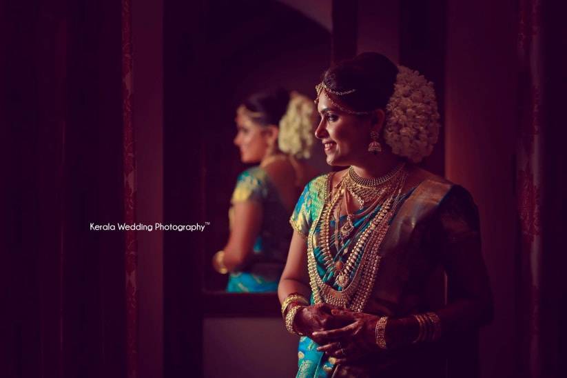 Kerala Wedding Styles on Instagram: “@purplebokeh.in #keralabride  #bridalmakeup #br… | Bride photography poses, Wedding photoshoot poses,  Indian wedding bridesmaids