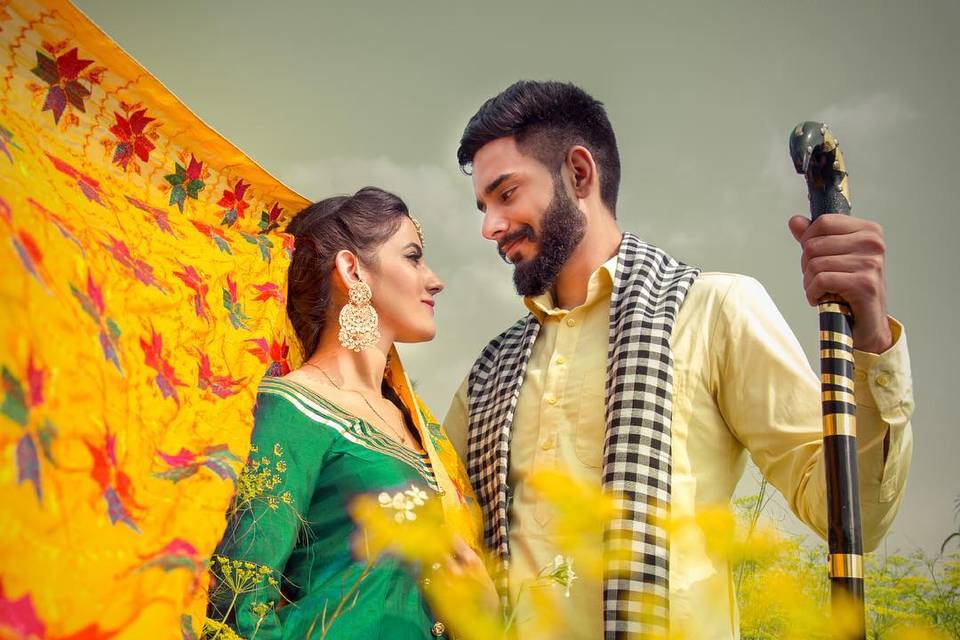 Pin by Heer 😘 on Couples | Punjabi couple, Couple photoshoot poses, Pre  wedding photoshoot outdoor