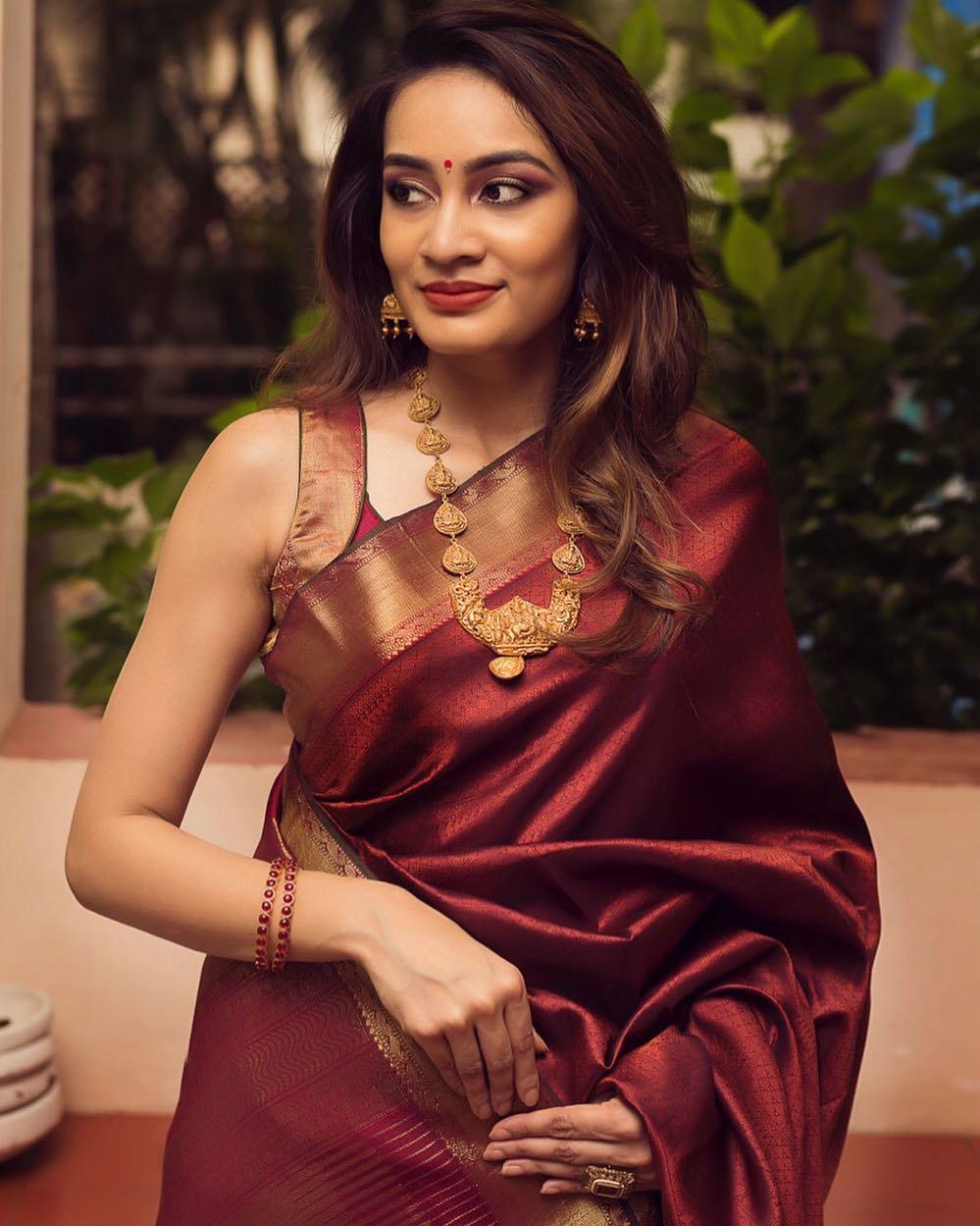 Wedding Blouse Designs For Kanjeevaram Sarees: 7 Trendy Styles To Wear