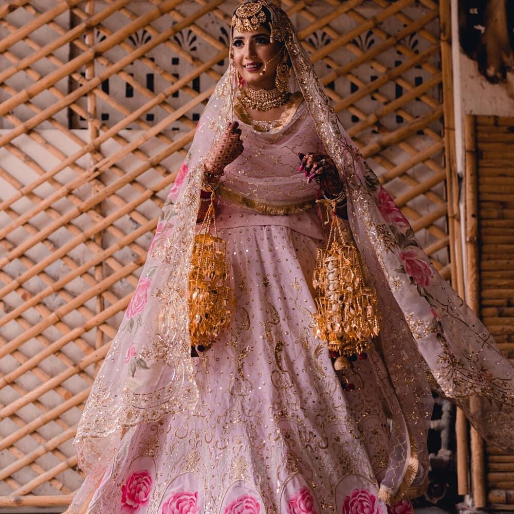 Nikkah bride | Pakistani wedding dresses, Pakistani bridal dresses, Desi  wedding dresses