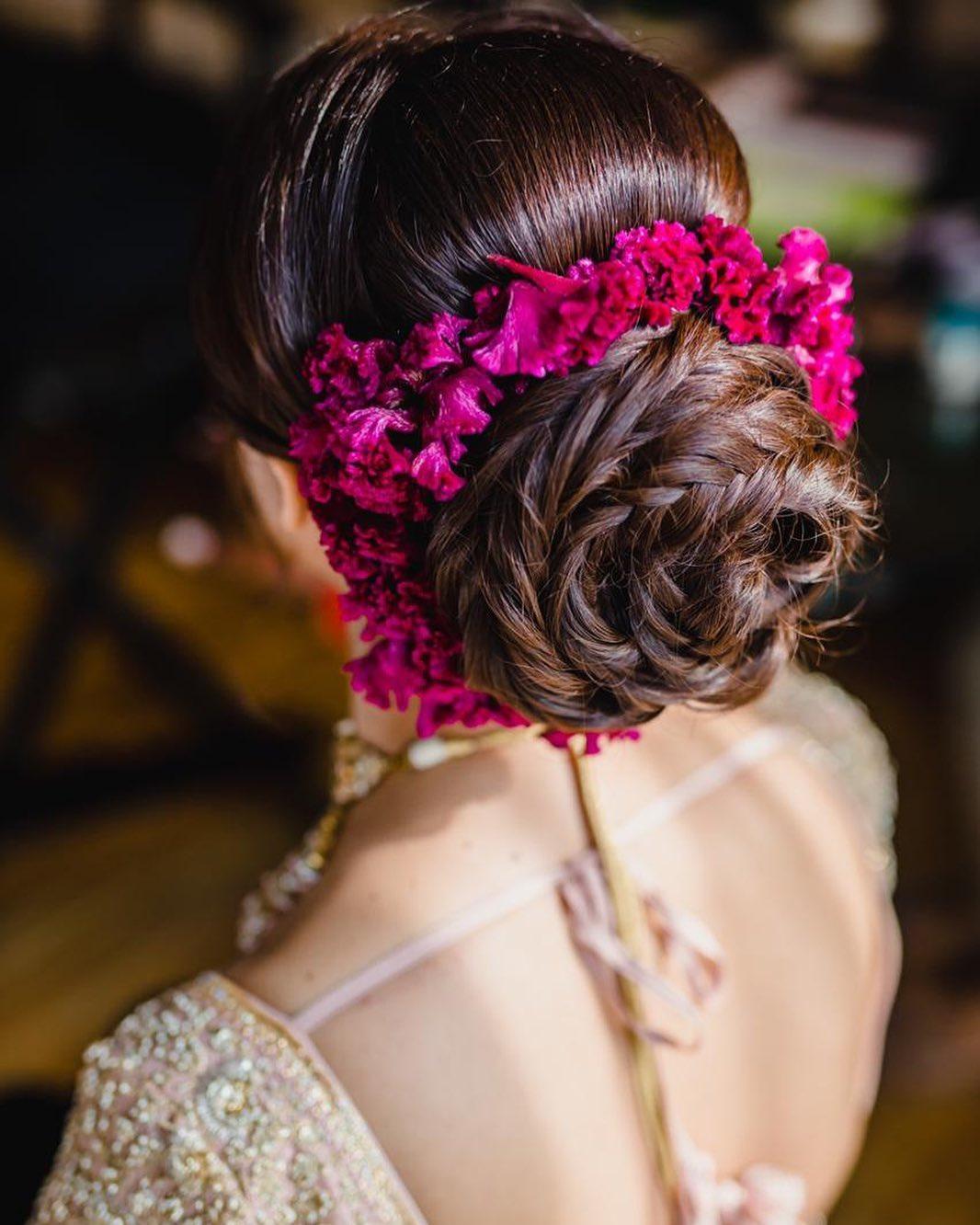 Brides Must Check Tips on How to Make a Hair Bun for Your D-day
