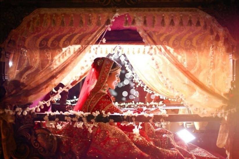 5 Trendsetting Dulhan Doli Styles to Turn the Heads & Waltz In