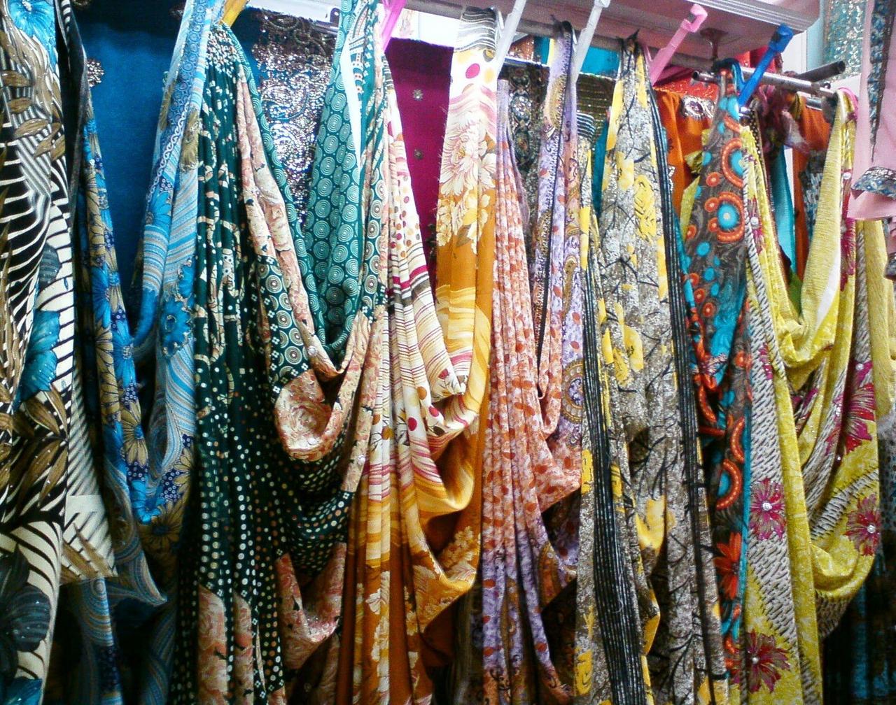 Entering from Dadar station side - Picture of Hindmata Cloth Market, Mumbai  - Tripadvisor