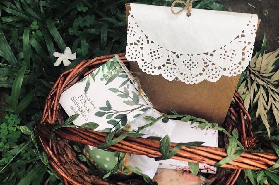 5 Pretty DIY Handmade Envelope Ideas to Try This Wedding Season