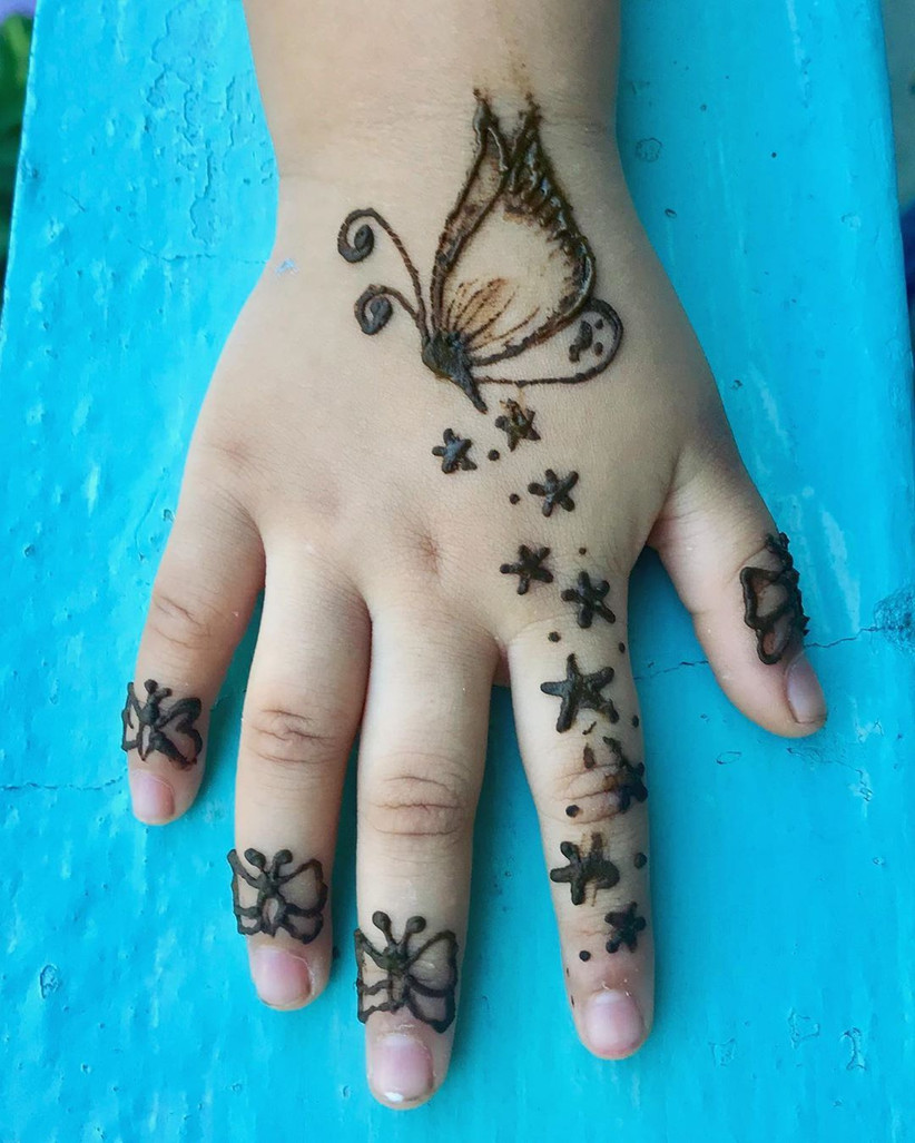 29 Easy Mehndi Designs For Kids That Melt Hearts