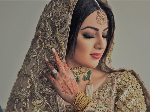 Manyavar anushka hot sale lehenga price