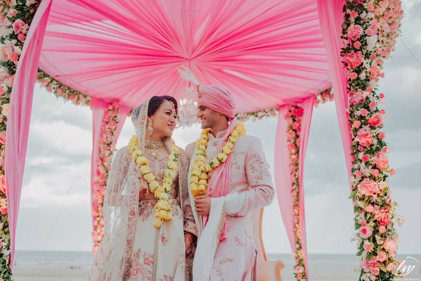 Stunning Jaimala Designs To Add A Breath Of Fresh Air From wedding garlands made of country roses, to garlands weighing at least 5kgs and malas made of. stunning jaimala designs to add a