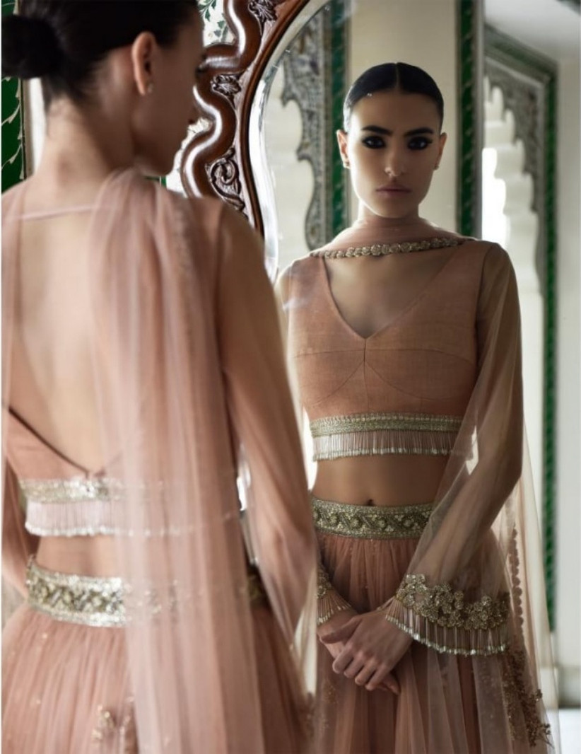 20 Gorgeous Sabyasachi Blouses For Your D Day Look Book Every girl's dream wedding dress designer. 20 gorgeous sabyasachi blouses for your