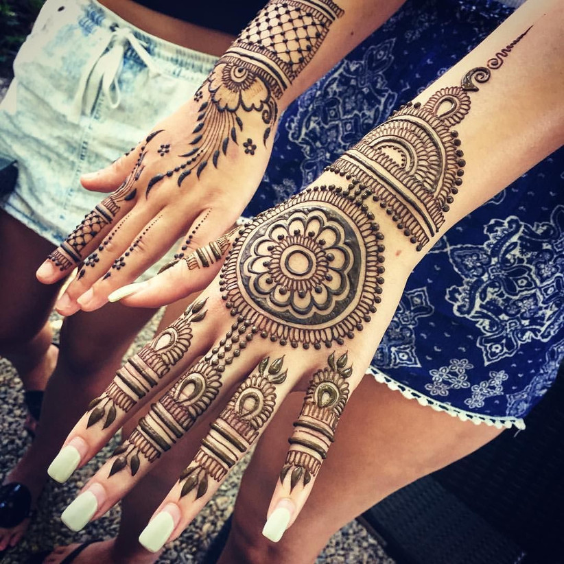 Featured image of post Round Shape Circle Mehndi Design - How to draw dhol shehnai and kalash in bridal mehendi design created by arti pastagia.