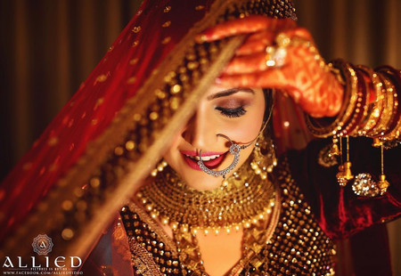12 Mind-Blowing Wedding Gift for Girl Ideas For Those Who Love Makeup