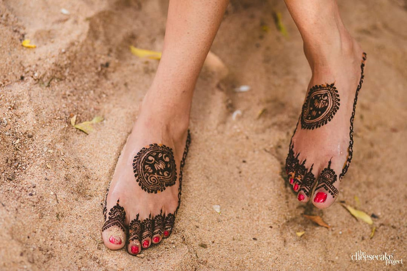 10 Easy Henna Designs For Beginners For Their Backhand And Feet