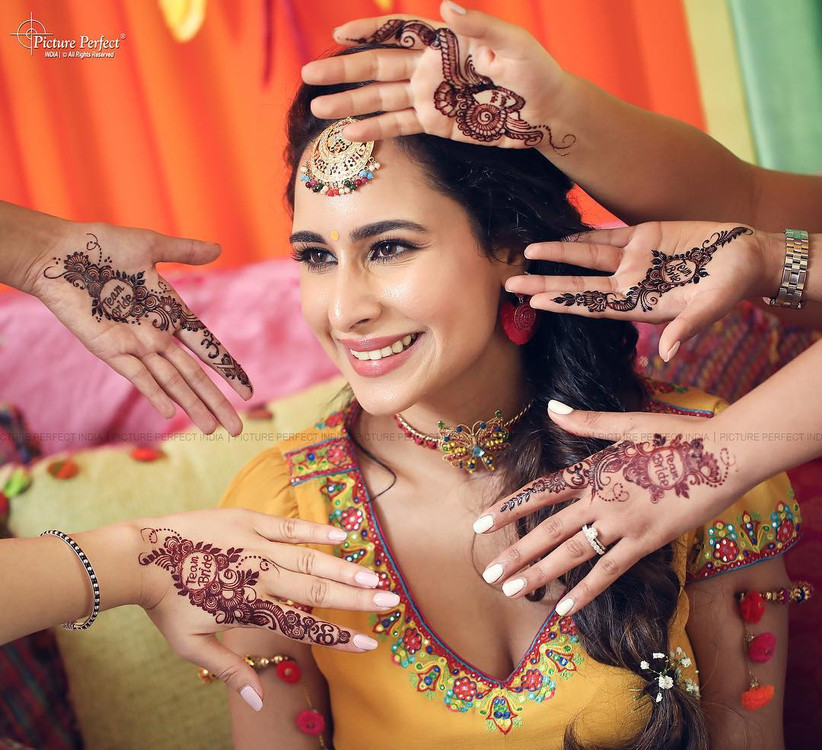 8 Simple And Easy Mehndi Designs For Hands That You Can Diy Now A concerned mother and father (played respectively by jahanara hai and abid ali) have four young daughters, malaika (amna hussain), sajjal (ayesha khan), alishba. easy mehndi designs for hands
