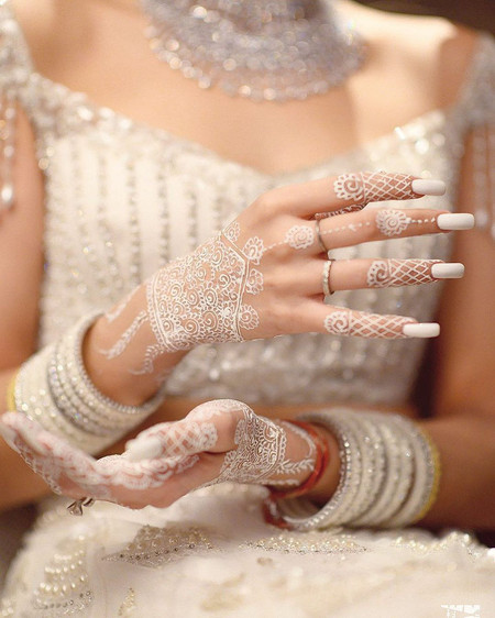 Breathtaking White Henna Designs That Would Steal Your Heart
