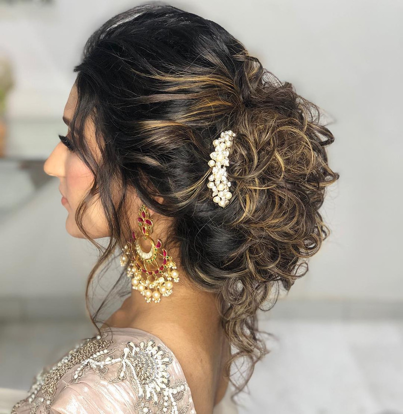 Very Beautiful Messy High Bun Hairstyle For Wedding Gown || Lashes Beauty  Parlourf_20220908_002530 - video Dailymotion