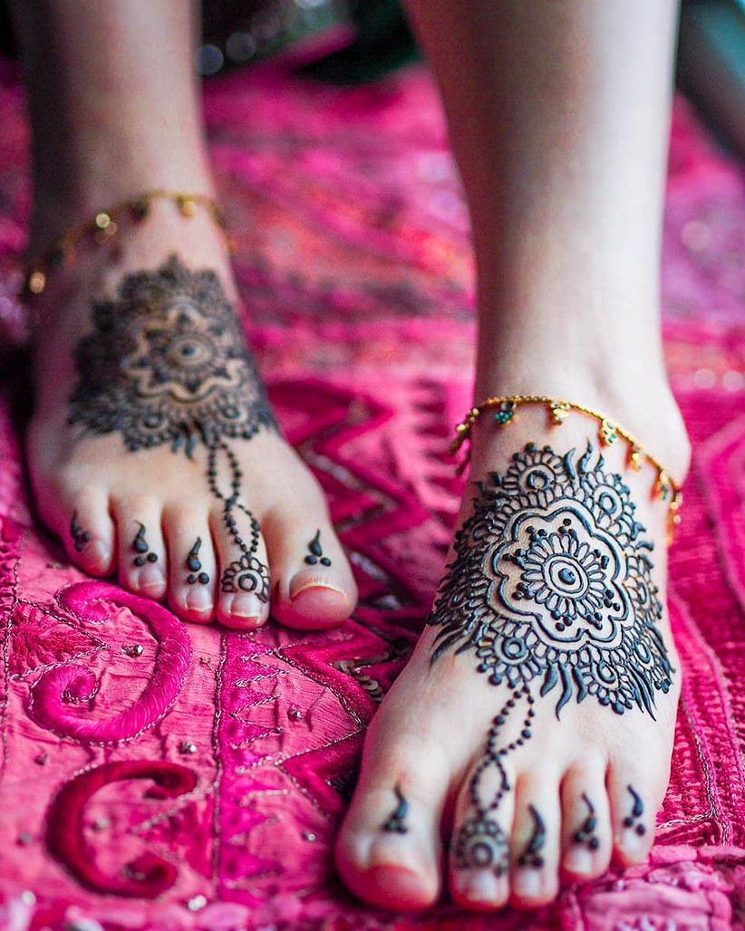 Simple Mehndi Designs For Feet That Will Mesmerise All Indian Brides