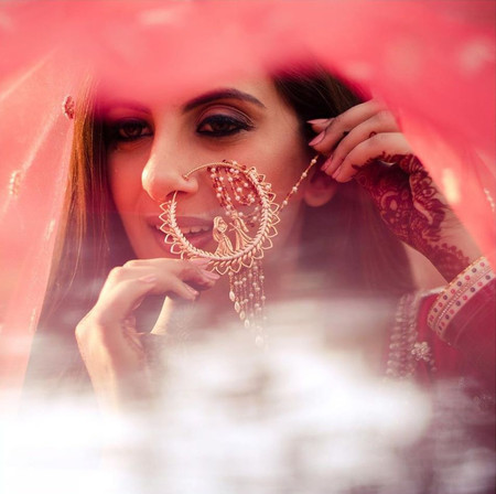 6 Trendy Nath Designs for the Experimental New-age Bride