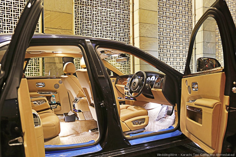 Your Quick Guide To Booking A Wedding Car Rental Service Smartly