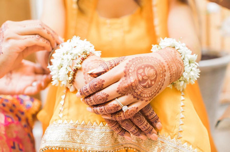 10 Mehndi Designs, Easy & Beautiful, for the Not So OTT Bride