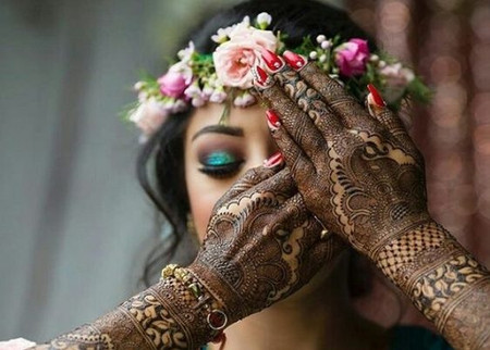 Try These 5 Hacks to Darken Your Mehndi Naturally