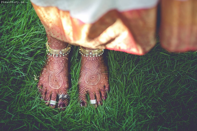 Kolusu or Payal is studded with tiny bells, embedded with precious gemstones and is an essential part of Kerala bridal wear.