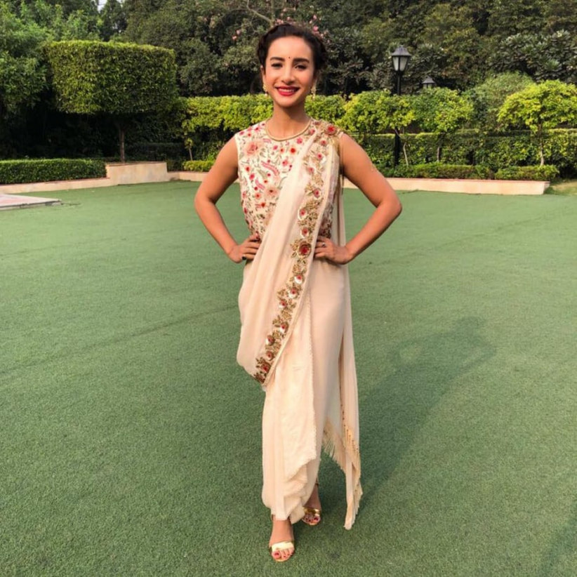 D Day Calls For A Bold Move With A White Saree For Wedding This Season And The Bride Can Flaunt It 6 Ways