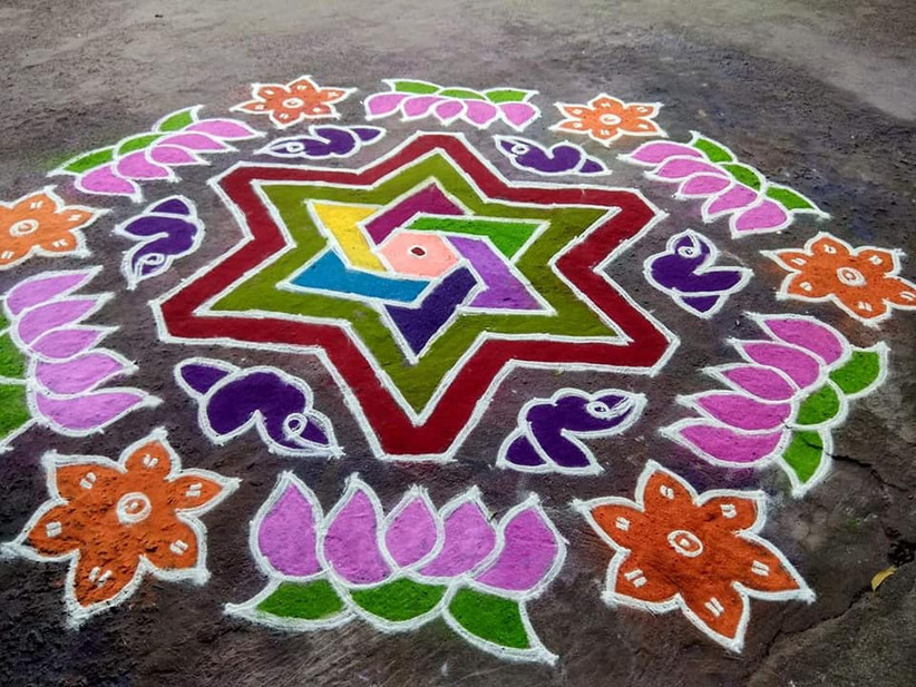 9 Simple Kolam Images Perfect For Your Wedding Entryway It is a beautiful and perhaps the only one art, drawn every day by women in the it symbolizes beauty and provides a welcoming environment. 9 simple kolam images perfect for your