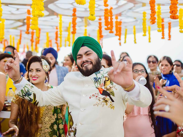 Working On Your Barat Dance Playlist Add These 10 Songs Now I belong t rajasthan where many rajasthani , especially ghumar, is very common song played in baraat, apart from that, typical bands play aaj mere yaar ki shadi h, joom baraber joom sharabi. working on your barat dance playlist