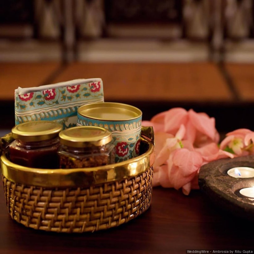 Find out the Right Indian Wedding Gifts for Couples as per Your Friend