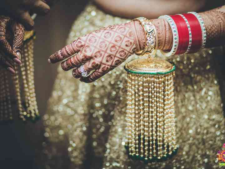 9 Beautiful And Simple Back Hand Mehndi Designs That Are
