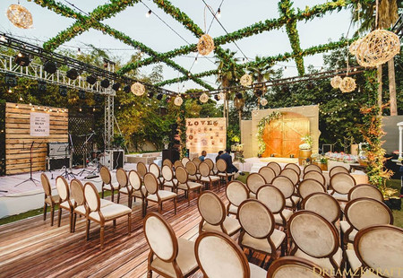 Latest & Beyond Ordinary Wedding Seating Ideas for Couples & Guests