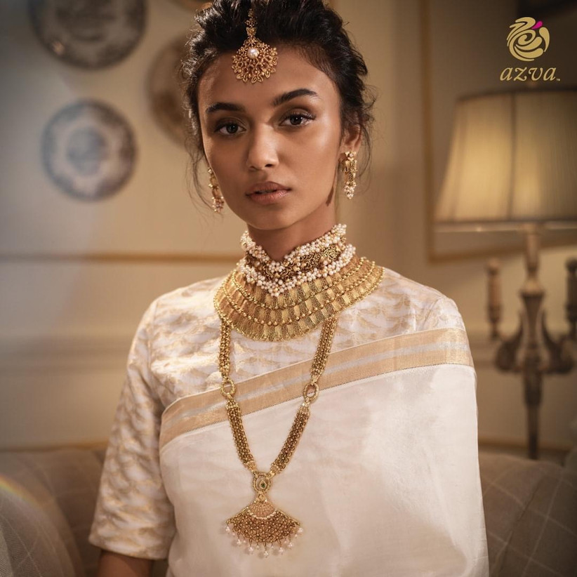 gold-jewellery-azva-peal-embellishements