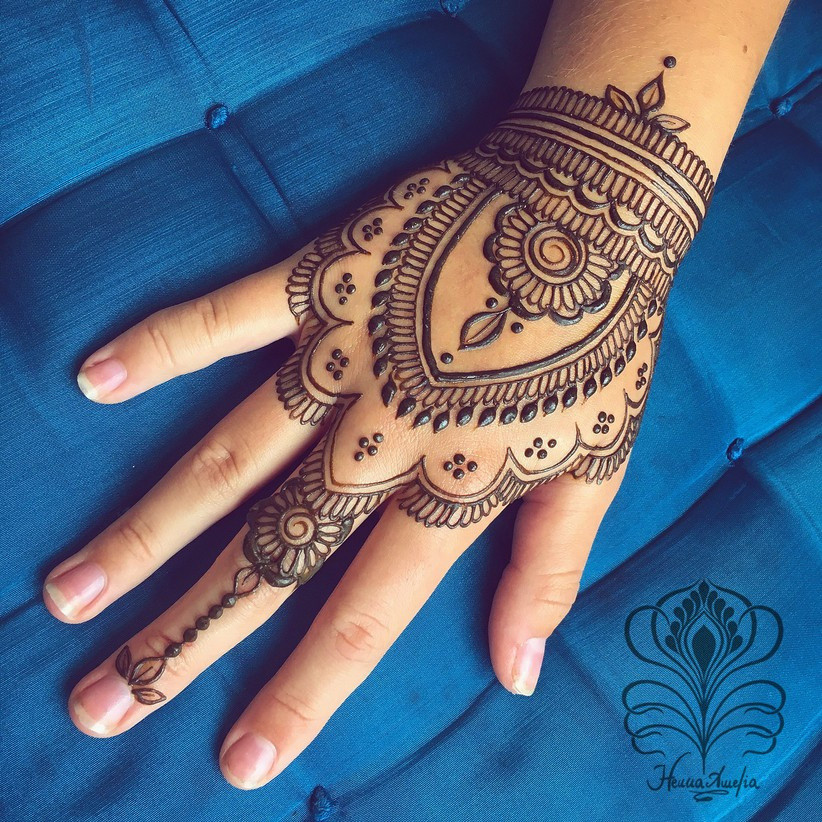 Dome-shaped Mehndi Design by Amelia Dręgiewicz Kinsey