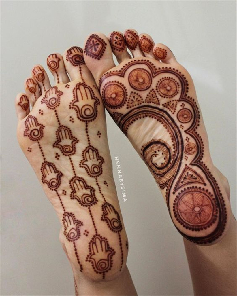 Trending Finger Mehndi Designs For The Bride And Her Bridesmaids