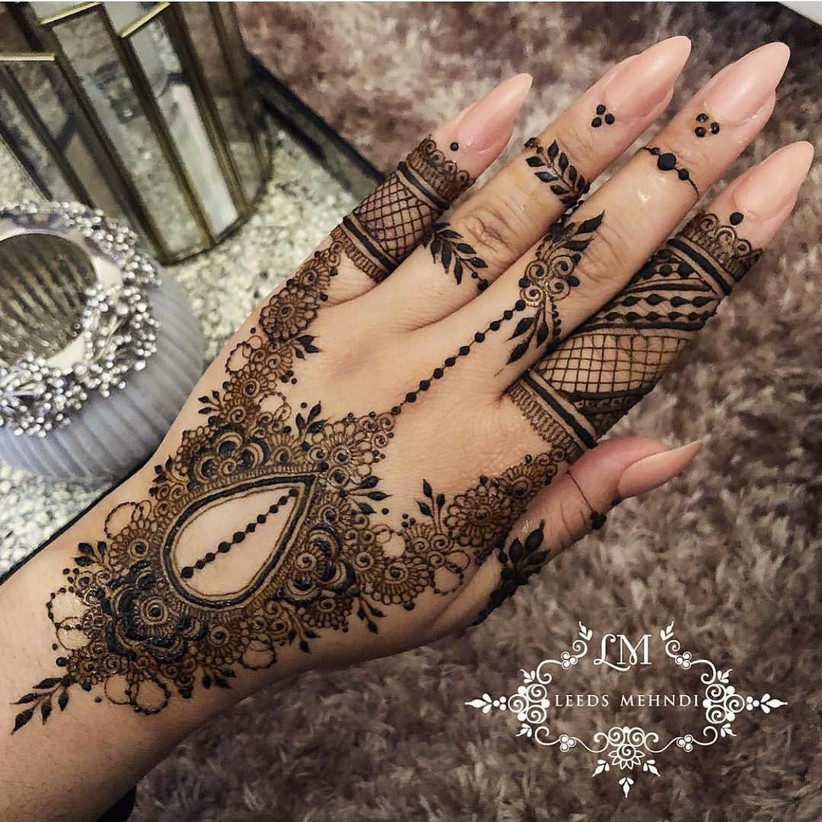 Intricate Mehendi designs for Muslim brides